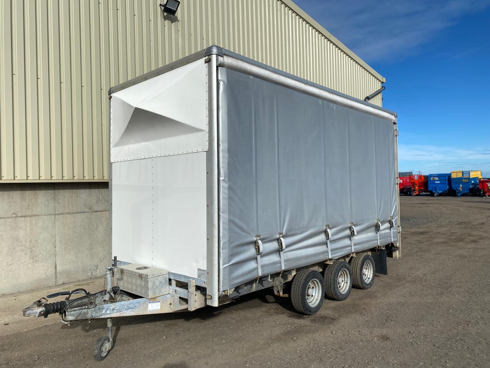 Ifor Williams LM146 (curtainsider)